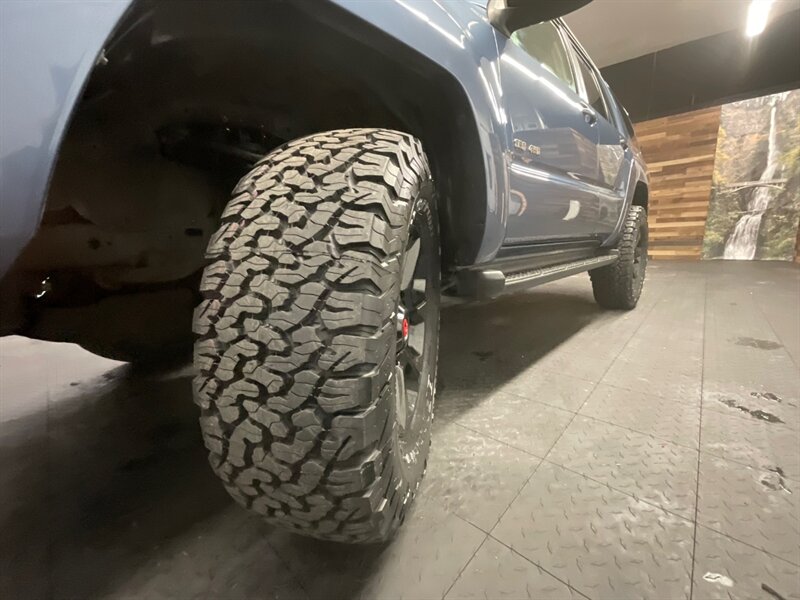 2005 Toyota 4Runner SR5 4X4 / 4.0L V6 / 1-OWNER / NEW LIFT WHEELS TIRE  1-OWNER LOCAL OREGON SUV / RUST FREE / NEW BF GOODRICH TIRES / 128,000 MILES - Photo 24 - Gladstone, OR 97027