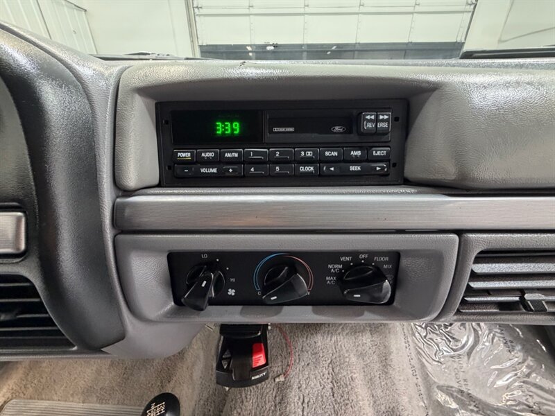 1994 Ford F-250 XLT Super Duty 4X4 7.5L V8 / ZERO RUST / 98K MILES /LONG BED - Photo 17 - Gladstone, OR 97027