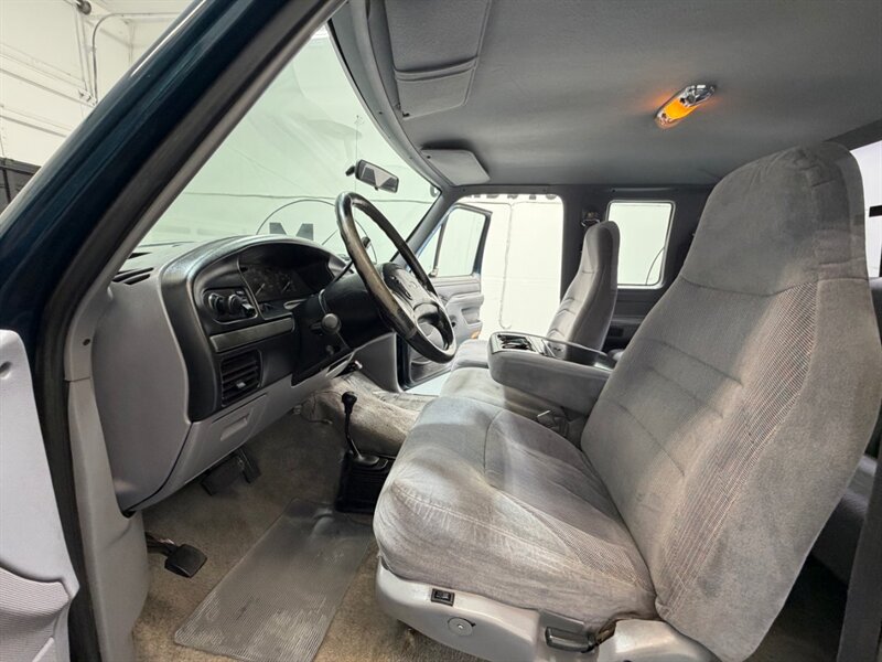 1994 Ford F-250 XLT Super Duty 4X4 7.5L V8 / ZERO RUST / 98K MILES /LONG BED - Photo 12 - Gladstone, OR 97027