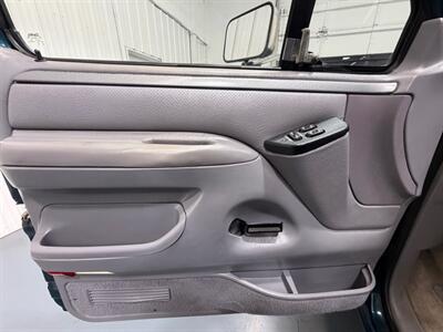 1994 Ford F-250 XLT Super Duty 4X4 7.5L V8 / ZERO RUST / 98K MILES  /LONG BED - Photo 32 - Gladstone, OR 97027