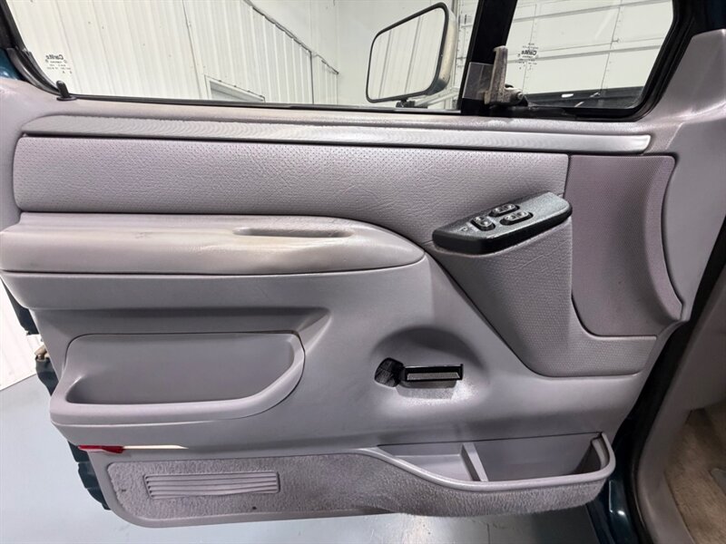 1994 Ford F-250 XLT Super Duty 4X4 7.5L V8 / ZERO RUST / 98K MILES /LONG BED - Photo 32 - Gladstone, OR 97027