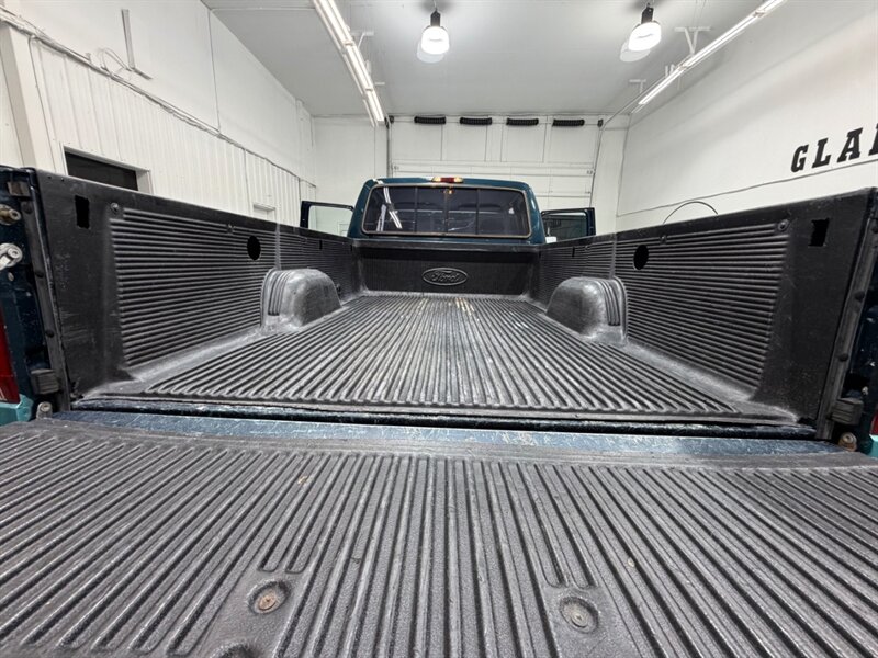 1994 Ford F-250 XLT Super Duty 4X4 7.5L V8 / ZERO RUST / 98K MILES /LONG BED - Photo 10 - Gladstone, OR 97027