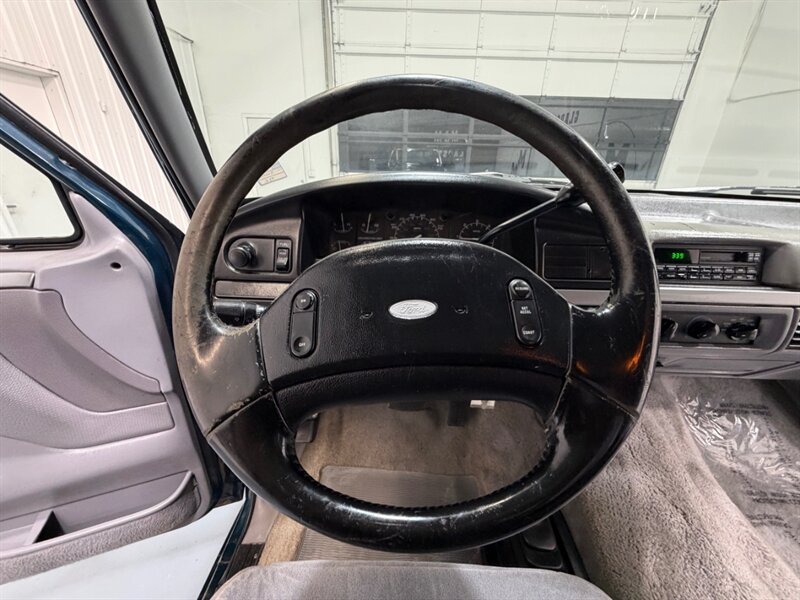 1994 Ford F-250 XLT Super Duty 4X4 7.5L V8 / ZERO RUST / 98K MILES /LONG BED - Photo 15 - Gladstone, OR 97027