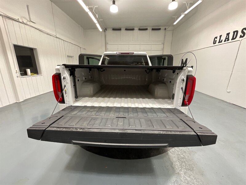 2019 GMC Sierra 1500 SLT Crew Cab 4X4 5.3L V8 Leather / 1-OWNER  / ZERO RUST - Photo 38 - Gladstone, OR 97027