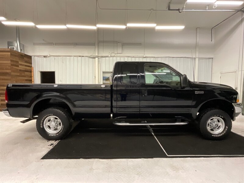 2001 Ford F-250 Lariat Crew Cab 4X4 / 6.8L V10 / Leather /LONG BED  /Heated Seats - Photo 4 - Gladstone, OR 97027