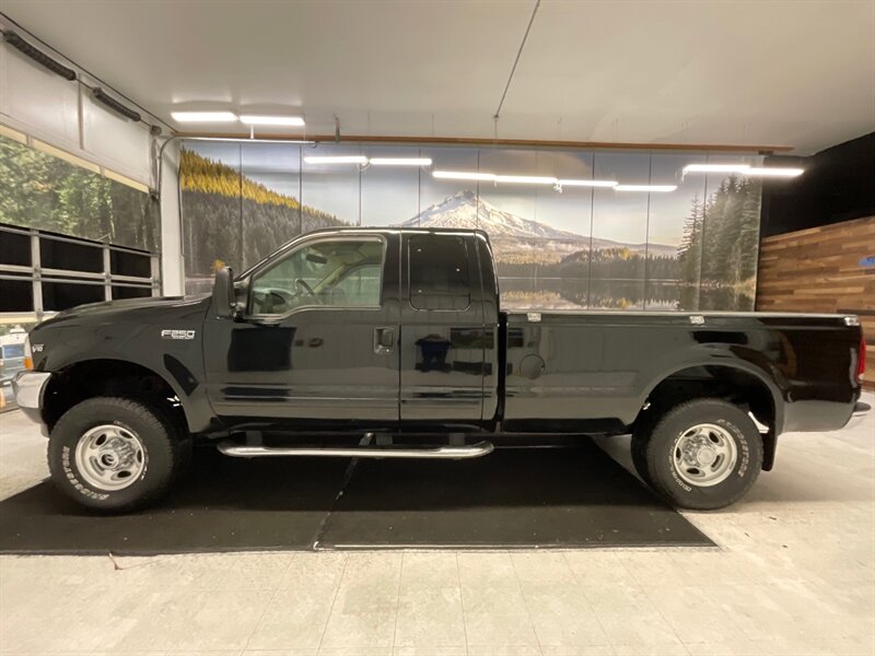 2001 Ford F-250 Lariat Crew Cab 4X4 / 6.8L V10 / Leather /LONG BED  /Heated Seats - Photo 3 - Gladstone, OR 97027