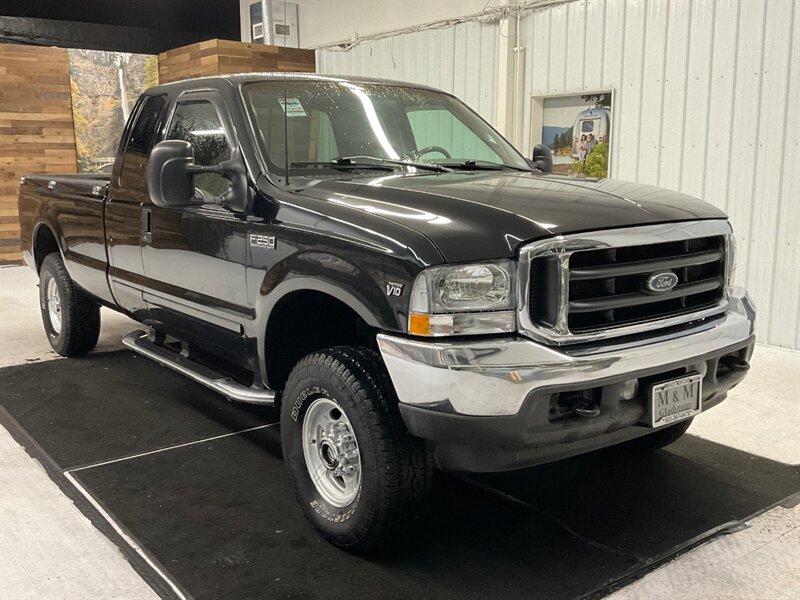 2001 Ford F-250 Lariat Crew Cab 4X4 / 6.8L V10 / Leather /LONG BED  /Heated Seats - Photo 2 - Gladstone, OR 97027