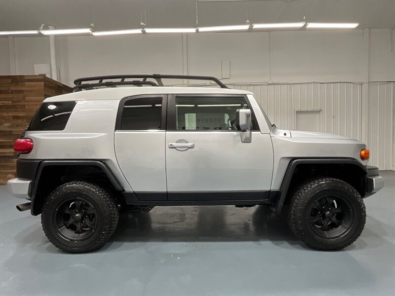 2007 Toyota FJ Cruiser Sport Utility 4X4 / 6-SPEED MANUAL / ZERO RUST  / Roof Rack / Towing Pkg / Rear Differential Locks / Great Condition - Photo 4 - Gladstone, OR 97027