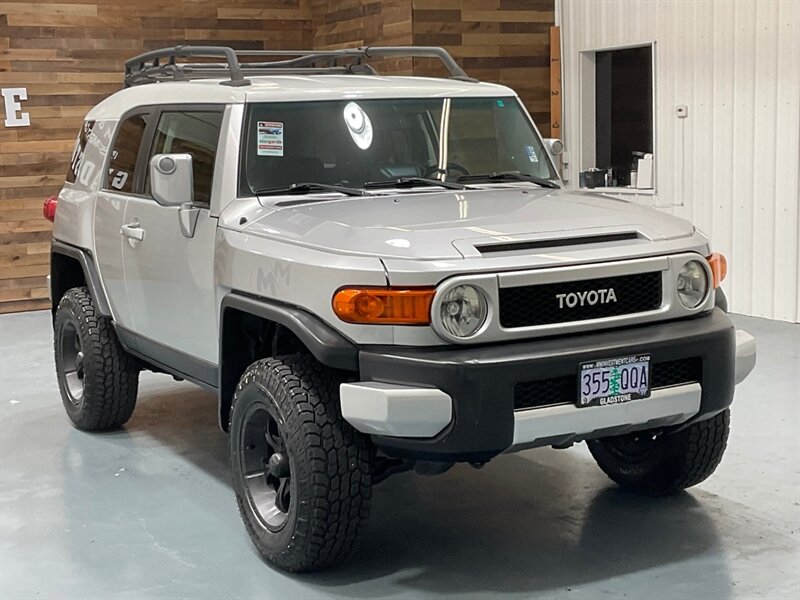 2007 Toyota FJ Cruiser Sport Utility 4X4 / 6-SPEED MANUAL / ZERO RUST  / Roof Rack / Towing Pkg / Rear Differential Locks / Great Condition - Photo 2 - Gladstone, OR 97027