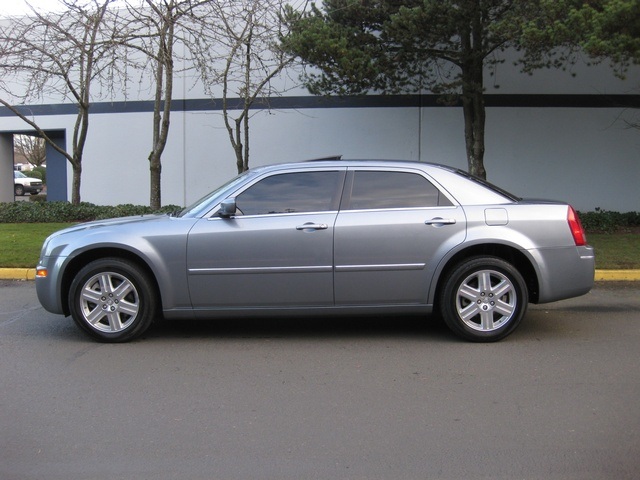 2006 Chrysler 300 Series Touring/ Limited edition/ 6Cyl/ AWD/ 51k miles   - Photo 2 - Portland, OR 97217