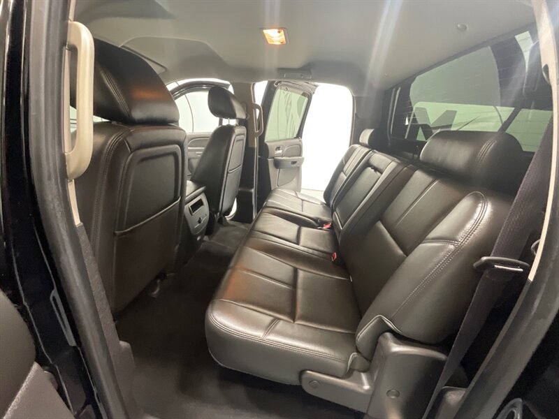 2012 Chevrolet Silverado 1500 LTZ Crew Cab 4X4 / Leather Heated seats /ZERO RUST /LOCAL TRUCK / Towing Pkg - Photo 11 - Gladstone, OR 97027
