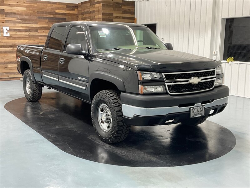 2006 Chevrolet Silverado 2500 LT Crew Cab 4X4 / 6.0L V8 GAS / BRAND NEW TIRES  / Excel Cond - Photo 2 - Gladstone, OR 97027