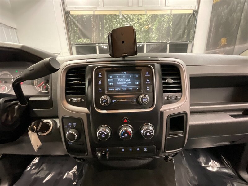 2018 RAM 3500 Crew Cab 4X4 / 6.7L DIESEL / DUALLY / AISIN TRANNY  1-OWNER / DUALLY / 6.7L CUMMINS DIESEL / Excel Cond - Photo 18 - Gladstone, OR 97027