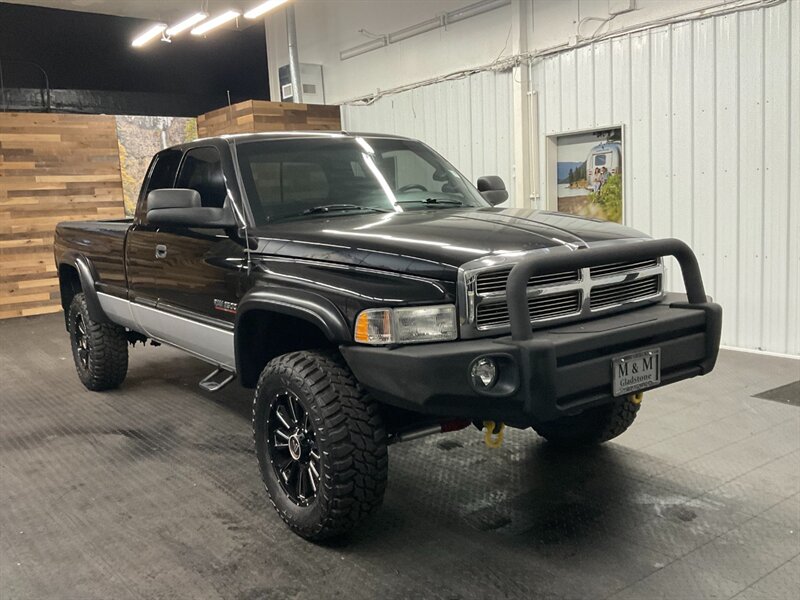 2001 Dodge Ram 2500 SLT Laramie 4X4 / 5.9L CUMMINS DIESEL / LIFTED  LONG BED / LIFTED / NEW TIRES / NO RUST - Photo 2 - Gladstone, OR 97027