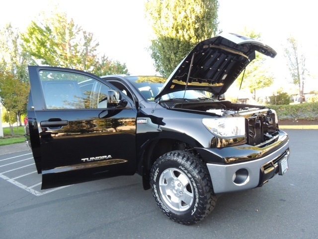 2011 Toyota Tundra Double Cab / 4X4 / TRD OFF ROAD / 1-OWNER / LIFTED   - Photo 18 - Portland, OR 97217