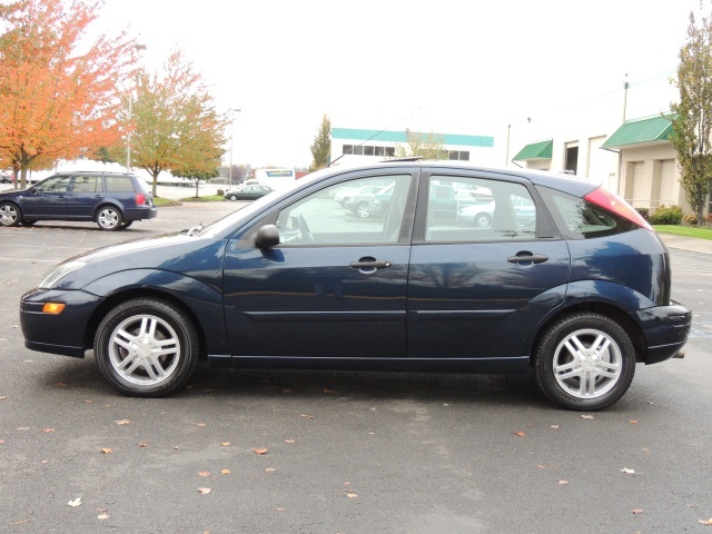 2002 Ford Focus ZX5 4 dr hatchback 5 spd Manual gas Saver   - Photo 3 - Portland, OR 97217