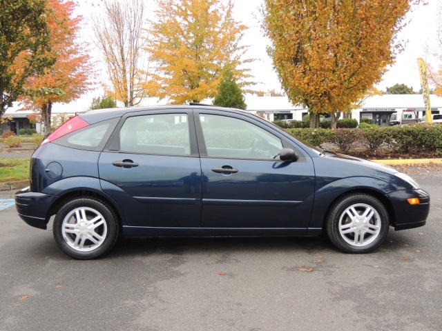 2002 Ford Focus ZX5 4 dr hatchback 5 spd Manual gas Saver   - Photo 4 - Portland, OR 97217