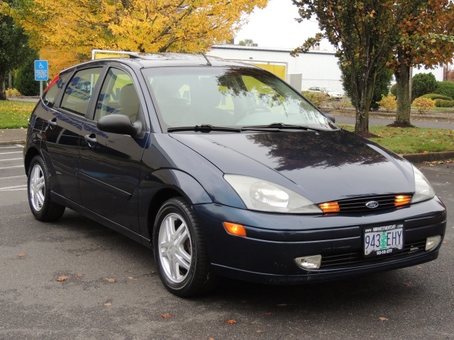 2002 Ford Focus ZX5 4 dr hatchback 5 spd Manual gas Saver   - Photo 2 - Portland, OR 97217