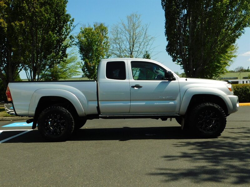 2007 Toyota Tacoma SR5 V6 4dr Access Cab 4X4 / 6-SPEED MANUAL / CLEAN