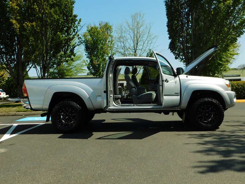 2007 Toyota Tacoma SR5 V6 4dr Access Cab 4X4 / 6-SPEED MANUAL / CLEAN