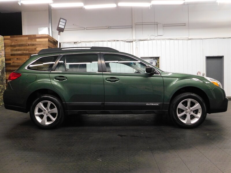 2014 Subaru Outback 2.5i Wagon AWD / BRA   - Photo 4 - Gladstone, OR 97027