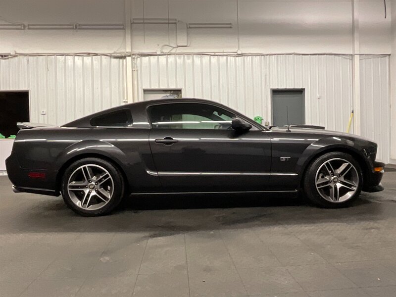 2008 Ford Mustang GT Premium / Leather / 33,000 MILES  33K Miles / Leather / GT - Photo 4 - Gladstone, OR 97027