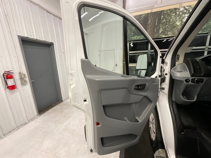 2018 Ford Transit Cargo Van 250 / 3.7L V6 / Backup Camera / 51K MILE  / Cruise Control / Backup Cam / LOW ROOF - Photo 31 - Gladstone, OR 97027