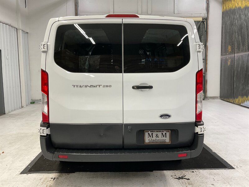 2018 Ford Transit Cargo Van 250 / 3.7L V6 / Backup Camera / 51K MILE  / Cruise Control / Backup Cam / LOW ROOF - Photo 6 - Gladstone, OR 97027