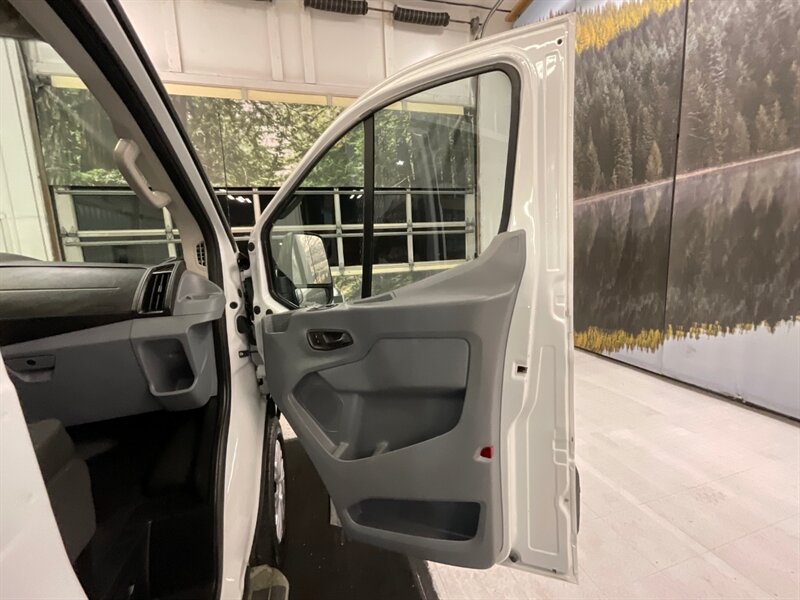 2018 Ford Transit Cargo Van 250 / 3.7L V6 / Backup Camera / 51K MILE  / Cruise Control / Backup Cam / LOW ROOF - Photo 32 - Gladstone, OR 97027