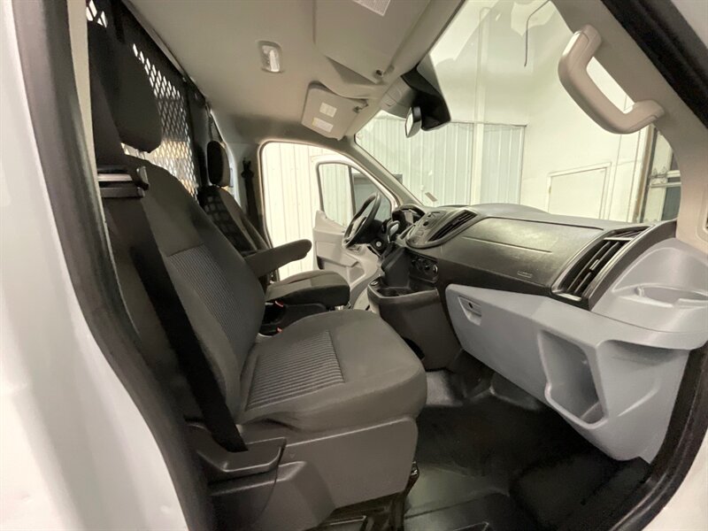 2018 Ford Transit Cargo Van 250 / 3.7L V6 / Backup Camera / 51K MILE  / Cruise Control / Backup Cam / LOW ROOF - Photo 17 - Gladstone, OR 97027