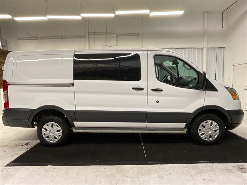 2018 Ford Transit Cargo Van 250 / 3.7L V6 / Backup Camera / 51K MILE  / Cruise Control / Backup Cam / LOW ROOF - Photo 4 - Gladstone, OR 97027