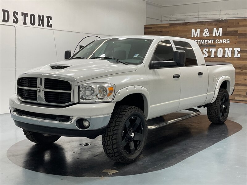 2006 Dodge Ram 2500 SLT MEGA CAB 4X4 / 5.9L CUMMINS DIESEL / LIFTED  / BRAND NEW 35 " MUD TIRES - Photo 1 - Gladstone, OR 97027