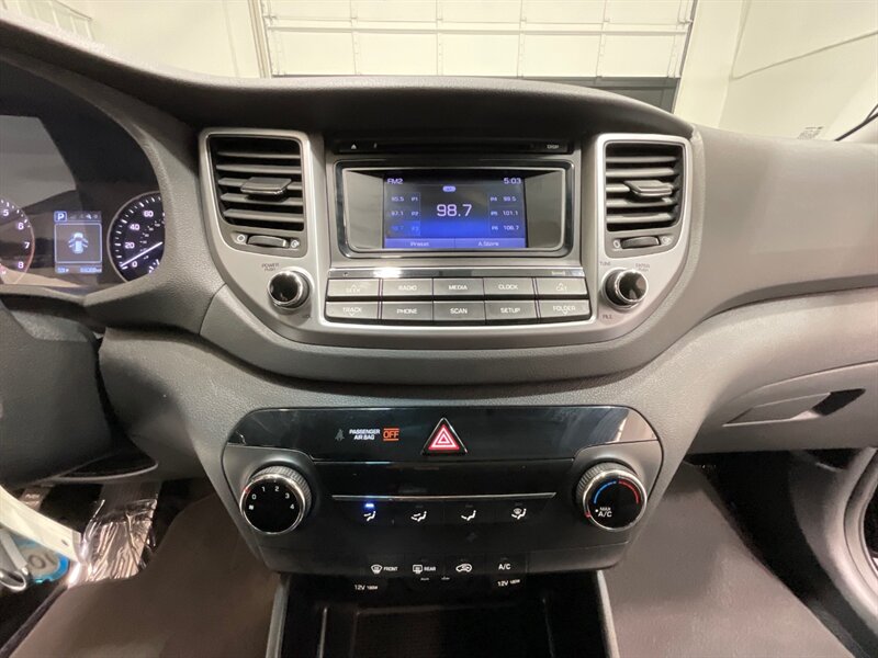 2016 Hyundai Tucson SE Sport Utility AWD / BackupCamera / LOCAL  / 83,000 MILES - Photo 17 - Gladstone, OR 97027