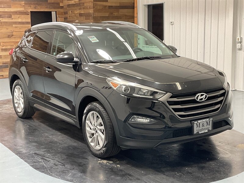 2016 Hyundai Tucson SE Sport Utility AWD / BackupCamera / LOCAL  / 83,000 MILES - Photo 2 - Gladstone, OR 97027