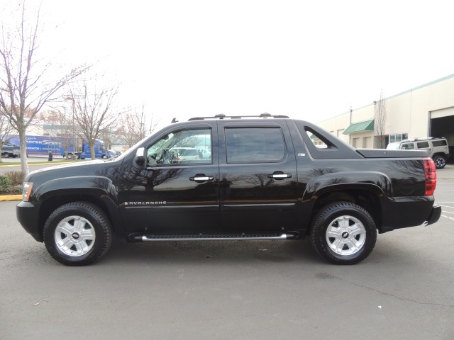 2007 Chevrolet Avalanche Z71 / 4X4 / Rear DVD / Navigation / Loaded   - Photo 3 - Portland, OR 97217