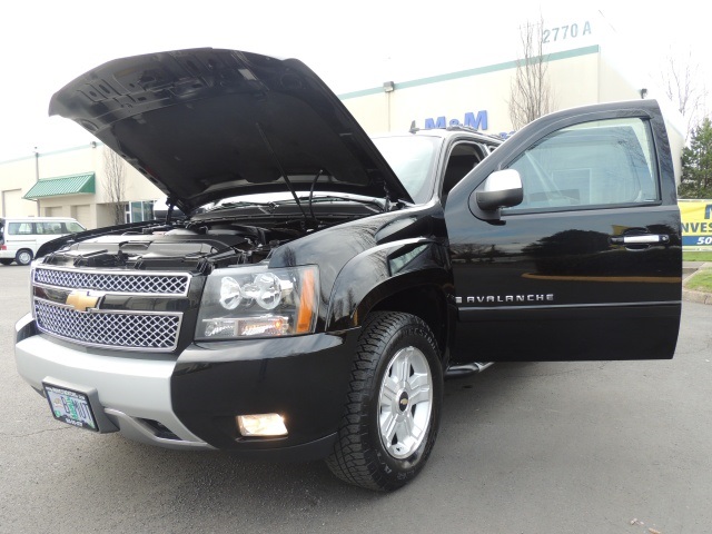 2007 Chevrolet Avalanche Z71 / 4X4 / Rear DVD / Navigation / Loaded   - Photo 9 - Portland, OR 97217