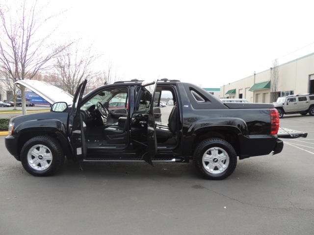 2007 Chevrolet Avalanche Z71 / 4X4 / Rear DVD / Navigation / Loaded   - Photo 10 - Portland, OR 97217