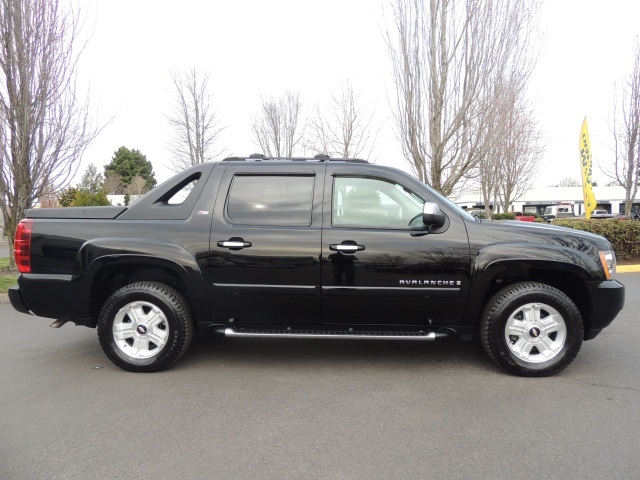 2007 Chevrolet Avalanche Z71 / 4X4 / Rear DVD / Navigation / Loaded   - Photo 4 - Portland, OR 97217