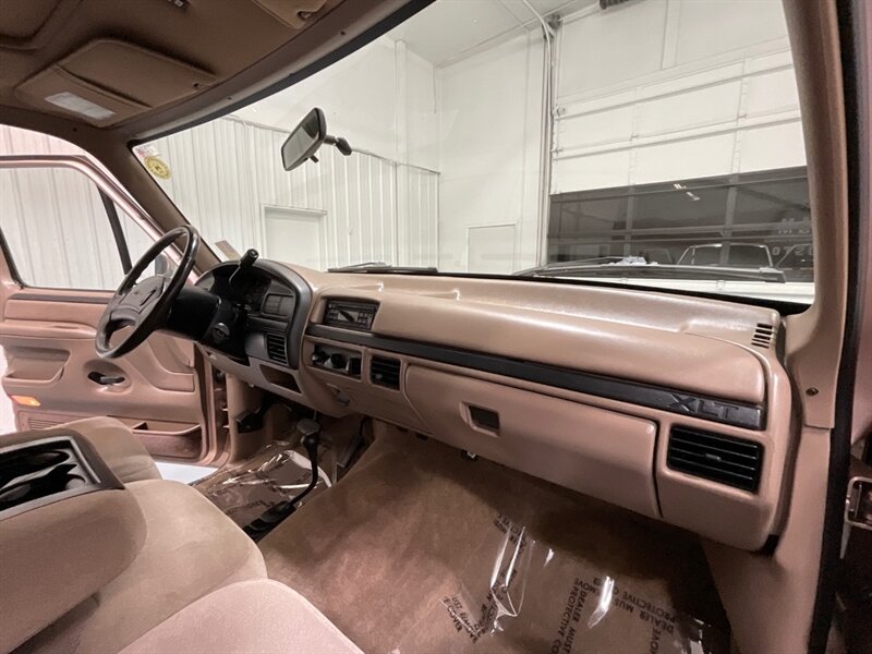 1997 Ford F-250 XLT Extended Cab 4X4 / 7.5L V8 / 62,000 MILES / LONG BED / ZERO RUST / SUPER CLEAN INSIDE OUT / BRAND NEW TIRES / SUNROOF - Photo 36 - Gladstone, OR 97027