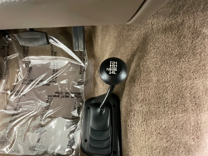 1997 Ford F-250 XLT Extended Cab 4X4 / 7.5L V8 / 62,000 MILES / LONG BED / ZERO RUST / SUPER CLEAN INSIDE OUT / BRAND NEW TIRES / SUNROOF - Photo 18 - Gladstone, OR 97027