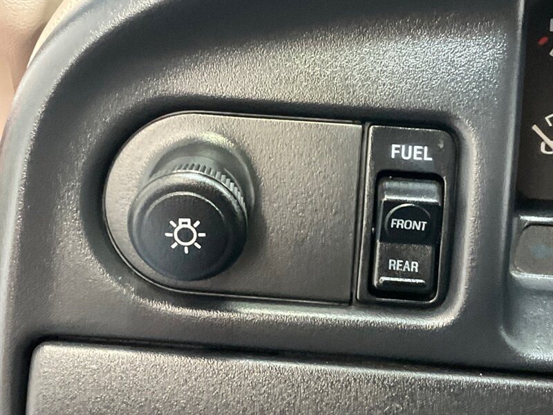 1997 Ford F-250 XLT Extended Cab 4X4 / 7.5L V8 / 62,000 MILES / LONG BED / ZERO RUST / SUPER CLEAN INSIDE OUT / BRAND NEW TIRES / SUNROOF - Photo 20 - Gladstone, OR 97027