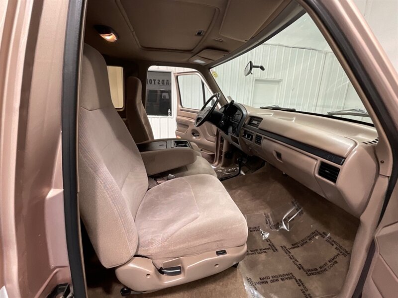 1997 Ford F-250 XLT Extended Cab 4X4 / 7.5L V8 / 62,000 MILES / LONG BED / ZERO RUST / SUPER CLEAN INSIDE OUT / BRAND NEW TIRES / SUNROOF - Photo 13 - Gladstone, OR 97027