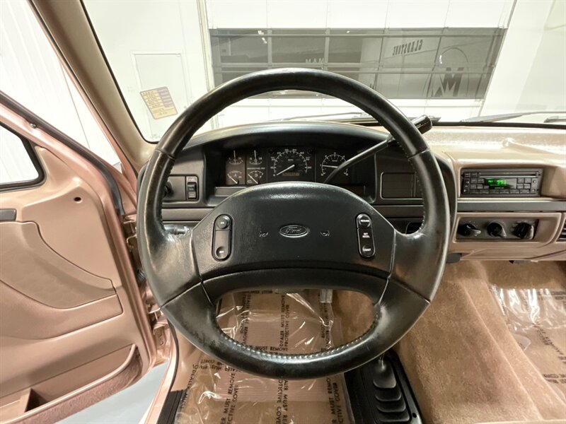 1997 Ford F-250 XLT Extended Cab 4X4 / 7.5L V8 / 62,000 MILES / LONG BED / ZERO RUST / SUPER CLEAN INSIDE OUT / BRAND NEW TIRES / SUNROOF - Photo 16 - Gladstone, OR 97027