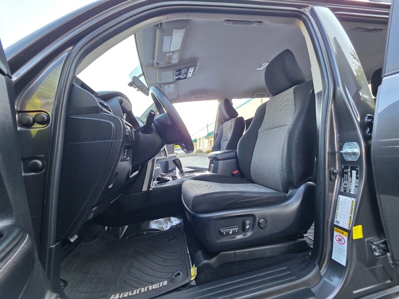 2015 Toyota 4Runner 4X4 / LIFTED / FUEL RIMS / NEW TIRES / PRINSU RACK / V6 4.0L / NAVi / REAR CAM / ZERO RUST / PRISTINE - Photo 13 - Portland, OR 97217