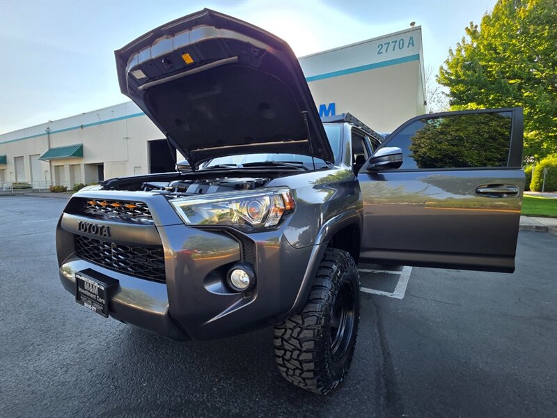 2015 Toyota 4Runner 4X4 / LIFTED / FUEL RIMS / NEW TIRES / PRINSU RACK / V6 4.0L / NAVi / REAR CAM / ZERO RUST / PRISTINE - Photo 26 - Portland, OR 97217