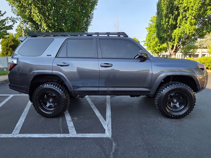 2015 Toyota 4Runner 4X4 / LIFTED / FUEL RIMS / NEW TIRES / PRINSU RACK / V6 4.0L / NAVi / REAR CAM / ZERO RUST / PRISTINE - Photo 3 - Portland, OR 97217