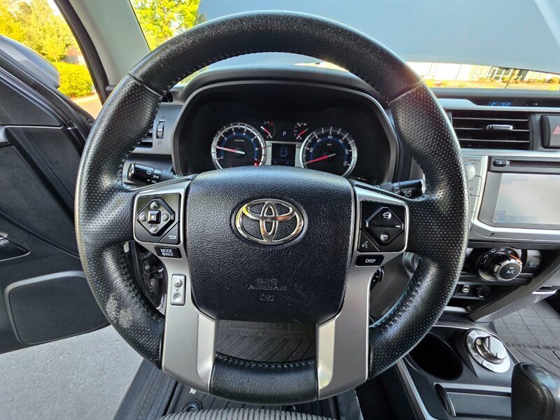 2015 Toyota 4Runner 4X4 / LIFTED / FUEL RIMS / NEW TIRES / PRINSU RACK / V6 4.0L / NAVi / REAR CAM / ZERO RUST / PRISTINE - Photo 34 - Portland, OR 97217