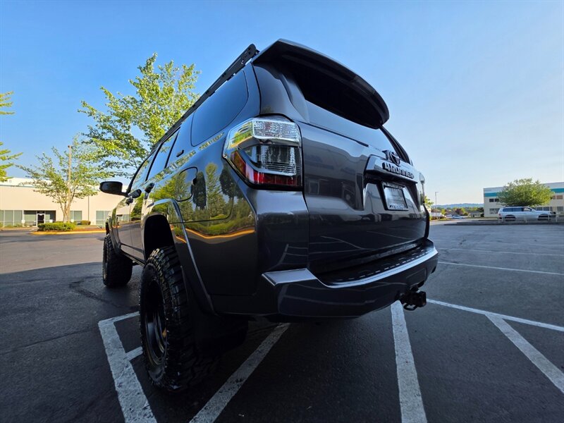 2015 Toyota 4Runner 4X4 / LIFTED / FUEL RIMS / NEW TIRES / PRINSU RACK / V6 4.0L / NAVi / REAR CAM / ZERO RUST / PRISTINE - Photo 11 - Portland, OR 97217