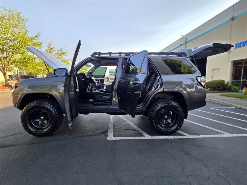 2015 Toyota 4Runner 4X4 / LIFTED / FUEL RIMS / NEW TIRES / PRINSU RACK / V6 4.0L / NAVi / REAR CAM / ZERO RUST / PRISTINE - Photo 21 - Portland, OR 97217