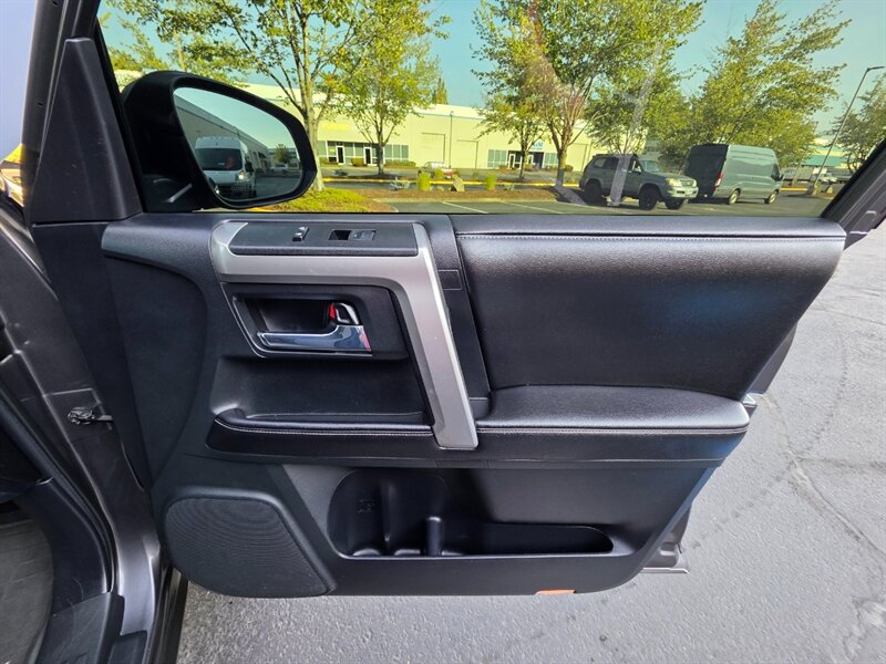 2015 Toyota 4Runner 4X4 / LIFTED / FUEL RIMS / NEW TIRES / PRINSU RACK / V6 4.0L / NAVi / REAR CAM / ZERO RUST / PRISTINE - Photo 45 - Portland, OR 97217
